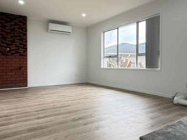 Modernised 3 Bedroom Family Home in Popular Conifer Grove
