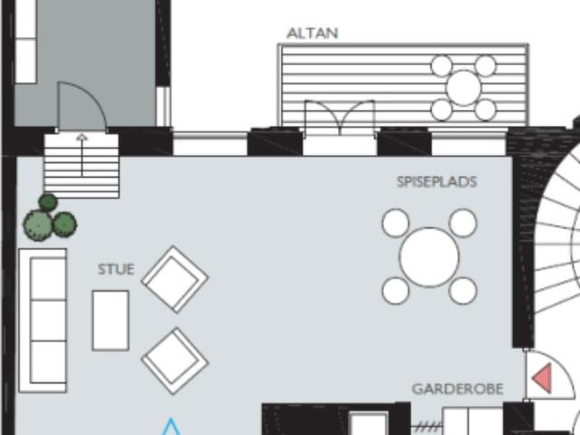 Moderniseret lejebolig med 2 badeværelser, altan og elevator nabo til Amalienborg
