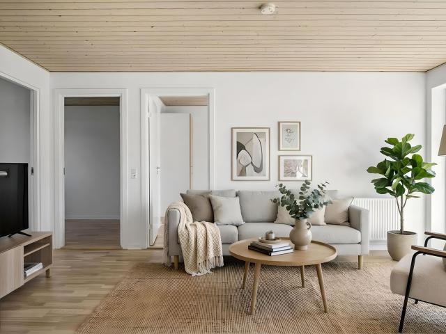 Moderniseret, møbleret 4 værelses i bymidten med gårdhave
