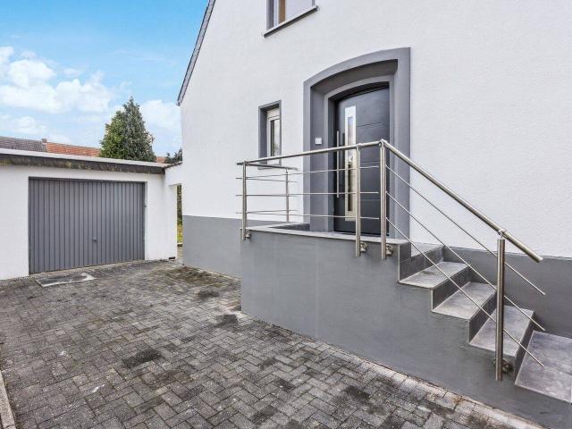 Modernisierte Doppelhaushälfte in begehrter Lage am Hülser Bruch mit großzügigem Garten und Garage