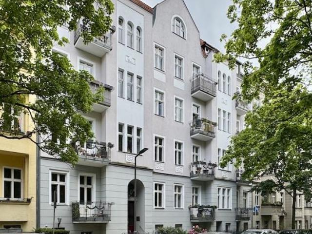Modernisierte, vermietete 2 Zimmer Eigentumswohnung kaufen in Berlin Friedenau, 56 m², sonniger Balkon