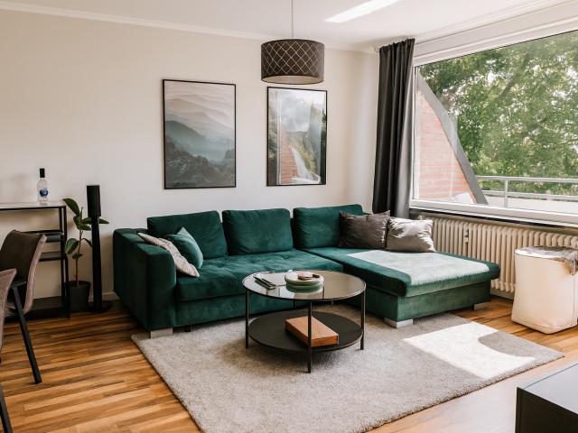 Modernisierte 2,5 Zimmer Dachgeschosswohnung in Hamburg Schnelsen mit Balkon & Stellplatz