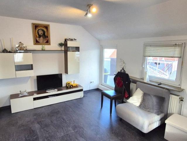 Modernisierte 2,5 Zimmer Wohnung mit überdachten Terrasse und neuer Einbauküche