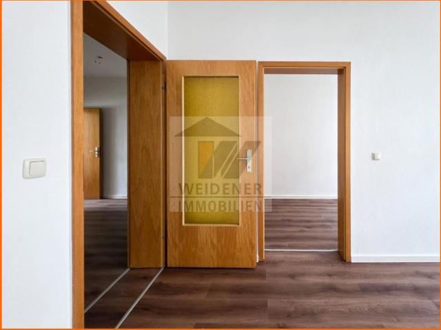 Modernisierte 2 Raum Wohnung mit Dusche! Neuer Fußboden!