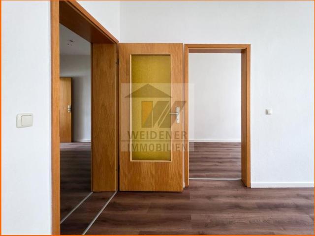 Modernisierte 2 Raum Wohnung mit Dusche! Neuer Fußboden!