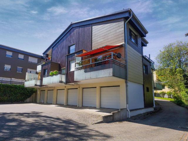 Modernisierte 2 Zimmer Wohnung in ausgezeichneter Stadtnaher Lage, eigener Garage & Balkon