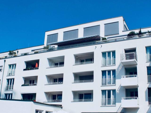 Modernisierte 2 Zimmerwohnung mit Balkon & Stellplatz in zentraler Lage Objekt Revitalisiert 2016