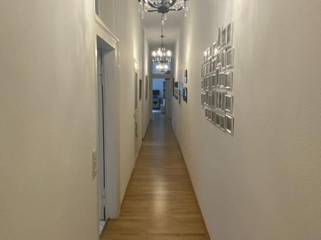 Modernisierte 3 Zimmer Altbauwohnung mit.