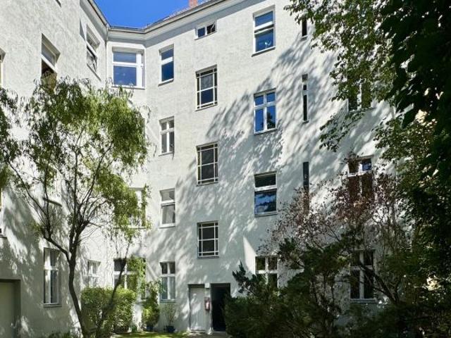 Modernisierte 3 Zimmer Eigentumswohnung bezugsfrei kaufen in Berlin Reinickendorf, 110 m², Balkon
