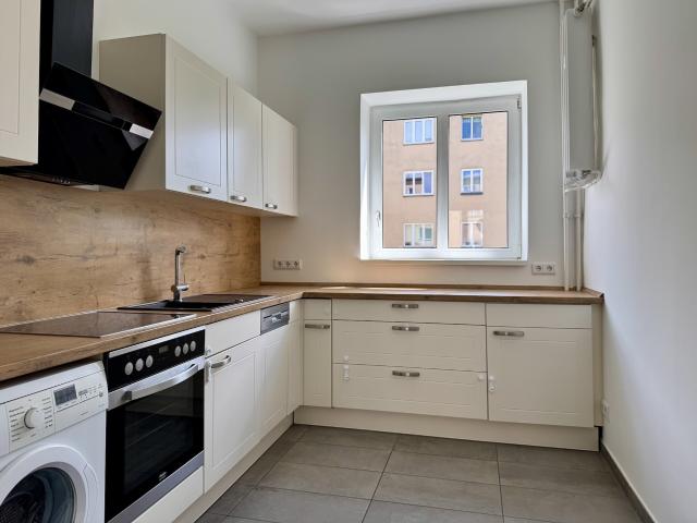 Modernisierte 3 Zimmer Eigentumswohnung bezugsfrei kaufen in Berlin Steglitz, ca. 67 m², West Balkon