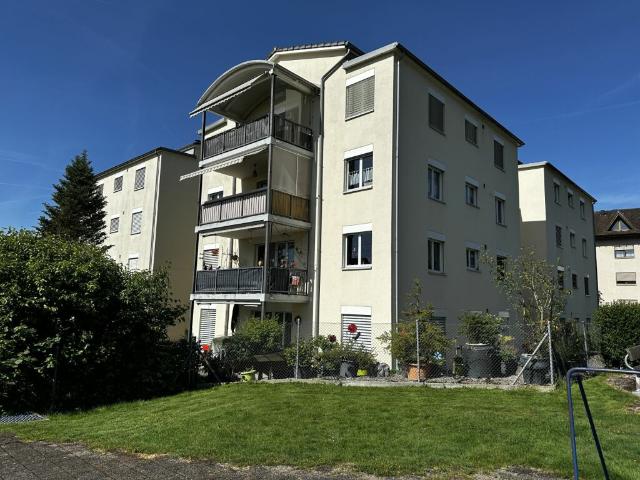 Modernisierte 4.5 Zimmer Wohnung mit Weitsicht