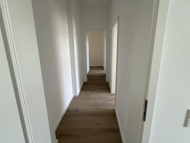Modernisierte 5 Zimmer Wohnung, 2 Bäder, Gäste WC
