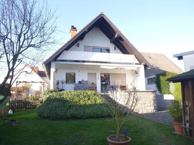 Modernisiertes 1 bis 2 Familienhaus mit Kamin und großem Garten