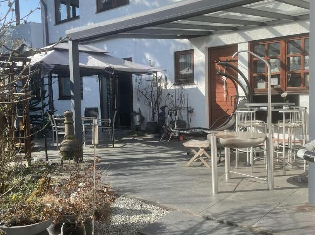 Modernisiertes Wohn und Geschäftshaus mit gehobener Ausstattung!