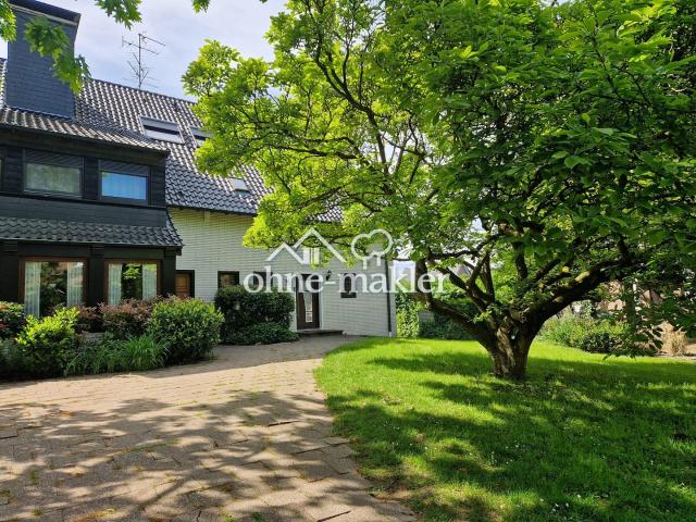 Modernisiertes Wohnjuwel mit Garten, 2 Terrassen & Garage – Empelerstraße 3, Rees
