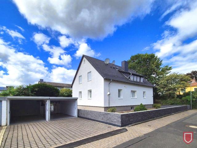 Modernisiertes Zweifamilienhaus mit 3 Garagen in Kirchditmold