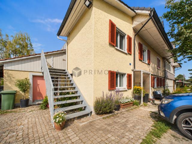Modernisiertes Zweifamilienhaus mit Weitblick, Doppelgarage und vielseitigem Nutzungspotenzial