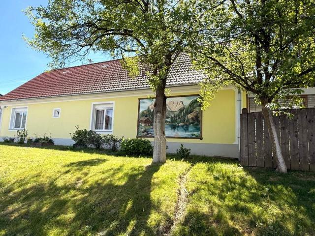 Modernisiertes Bauernhaus mit traditionellem Innenhof