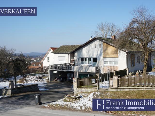 Modernisiertes Ein Zweifamilienhaus mit großer Terrasse für Wohnen auf einer Ebene!