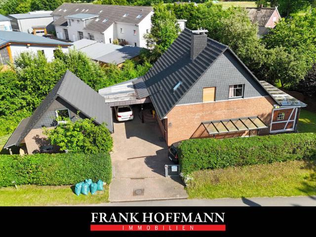 Modernisiertes Ein Zweifamilienhaus mit Büro, Sauna & Vollkeller in Itzstedt
