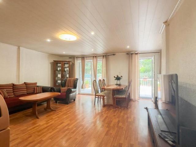 Modernisiertes Ein Zweifamilienhaus, Solaranlage, nähe Hafenstr