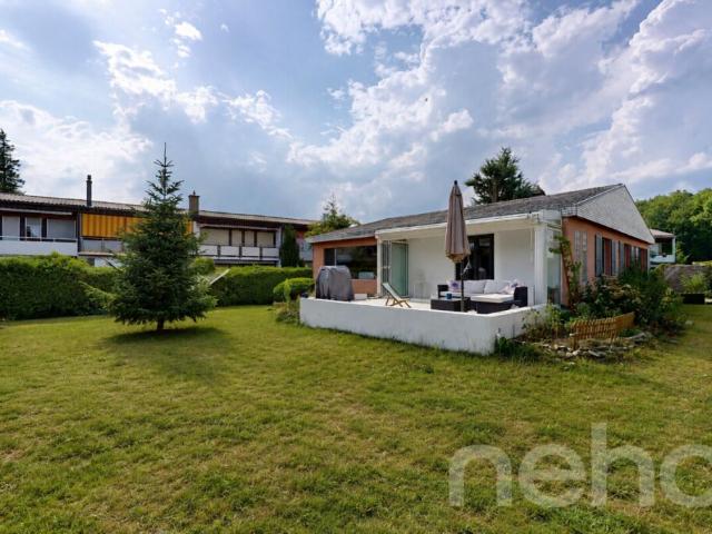 Modernisiertes Einfamilienhaus mit Designküche und Wintergarten