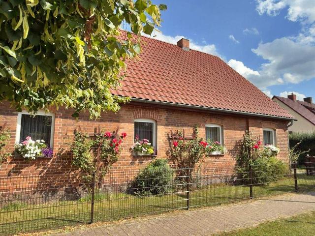 Modernisiertes elegantes Haus mit großem Grst. für Tierhaltung oder Selbstversorgung