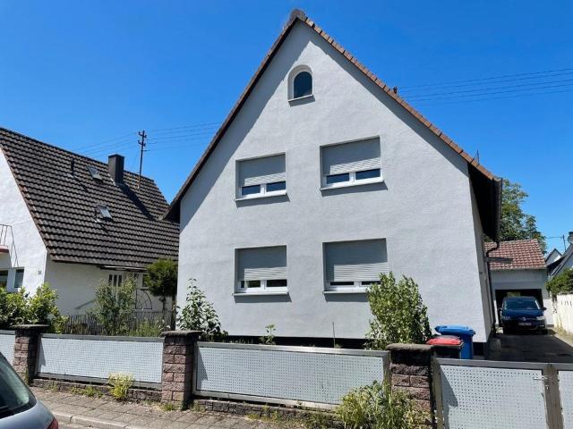 Modernisiertes Familienhaus mit Garten, Doppelgarage