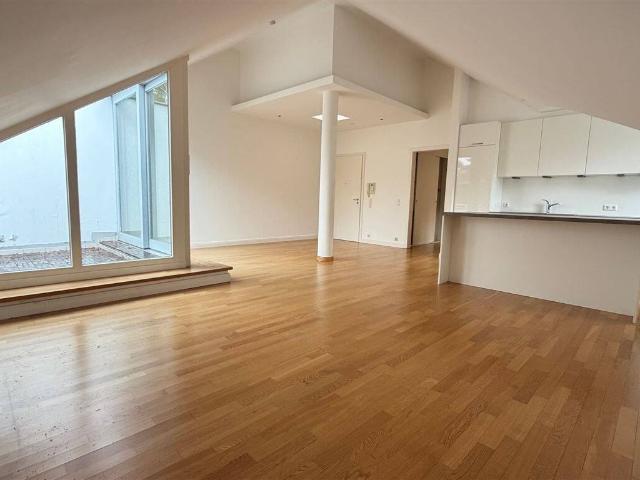 MODERNISIERTES PENTHOUSE MIT 2 ZIMMERN & TERRASSE*OFFENE KÜCHE*STELLPLATZ IN TG OPTIONAL
