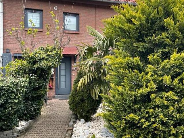 Modernisiertes Reihenhaus mit Wintergarten in ruhiger Lage