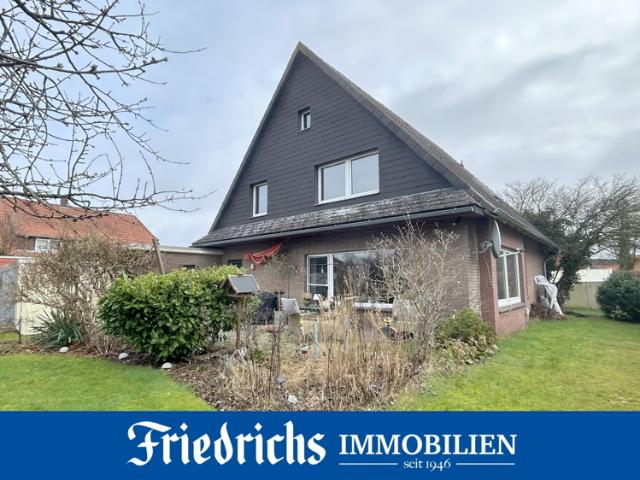 Modernisierungsbedürftiges Ein /Zweifamilienhaus mit zwei Garagen und Gartenbereich in Hundsmühlen