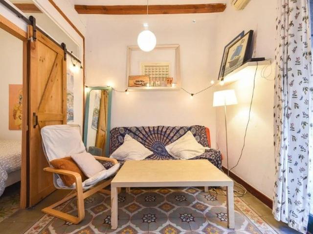 MODERNIST APARTMENT IN THE CITY CENTER