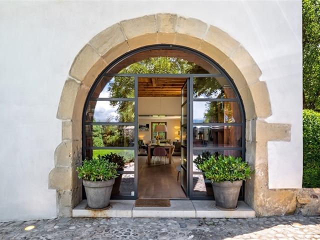 Modernität und Luxus für dieses komplett renovierte Bauernhaus