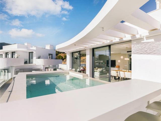 Moderno ático de 3 dormitorios en Higuerón West, a las afuer. 148m² Fuengirola