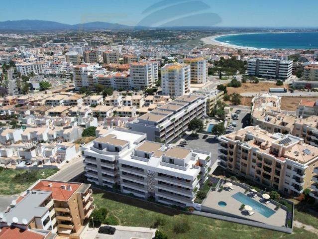 Moderno apartamento duplex em empreendimento de luxo com piscina