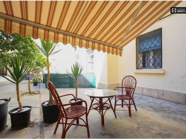 Moderno apartamento de 1 dormitorio con terraza en alquiler cerca de la playa en Poblats Marítims