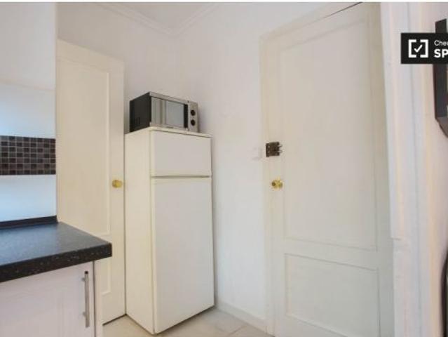 Moderno apartamento de 1 dormitorio con terraza en alquiler cerca de la playa en Poblats Marítims