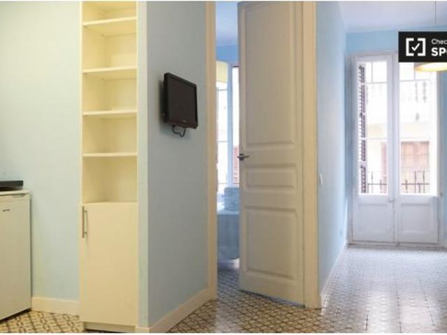 Moderno apartamento de 1 dormitorio en alquiler cerca del metro en la animada Gràcia