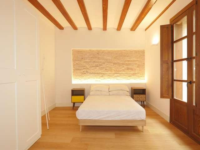Moderno apartamento de 2 dormitorios con aire acondicionado en alquiler en Barri Gòtic