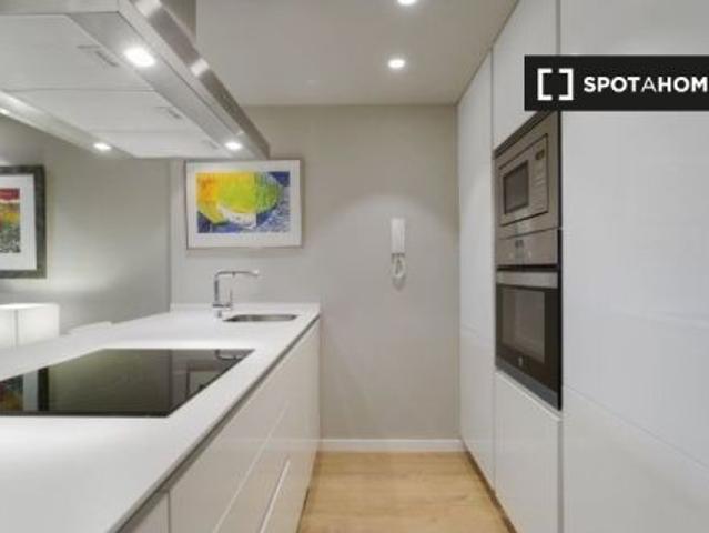 Moderno apartamento de 2 dormitorios con balcón en alquiler cerca del Parque del Retiro en Salamanca