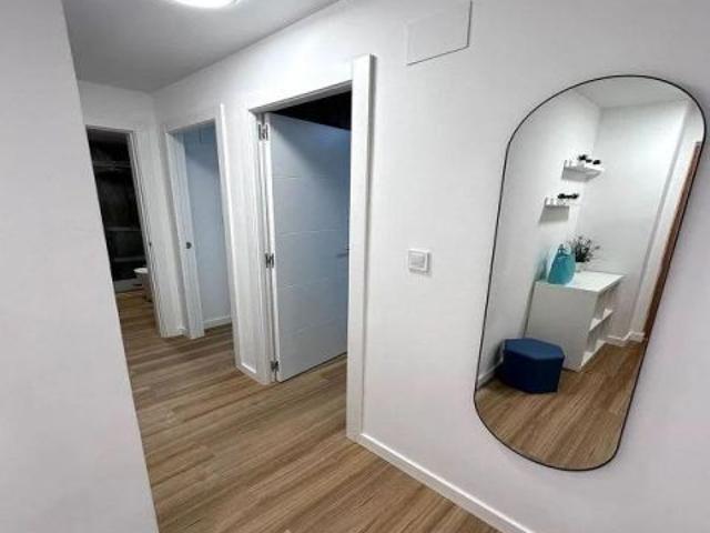 Moderno apartamento de 2 dormitorios en el centro de Torrevieja – Totalmente reformado
