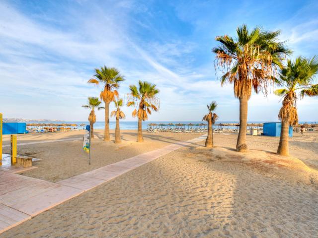 Moderno Apartamento de 2 dormitorios en venta con vistas al. 77m² Fuengirola