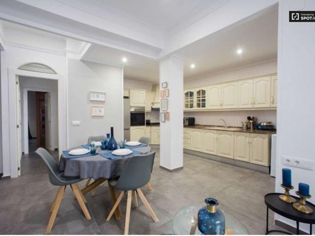 Moderno apartamento de 3 dormitorios en alquiler en Camins al Grau
