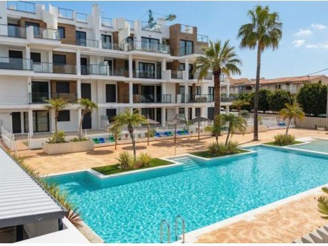 Moderno apartamento en planta baja con jardín