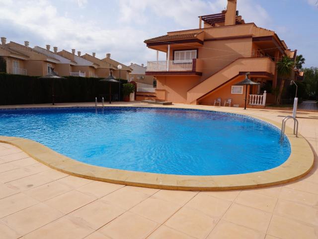 Moderno apartamento en residencial en El Alamillo
