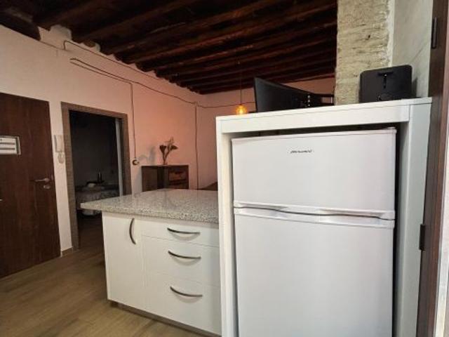 ¡Moderno Apartamento Reformado en el Corazón de Granada! ?