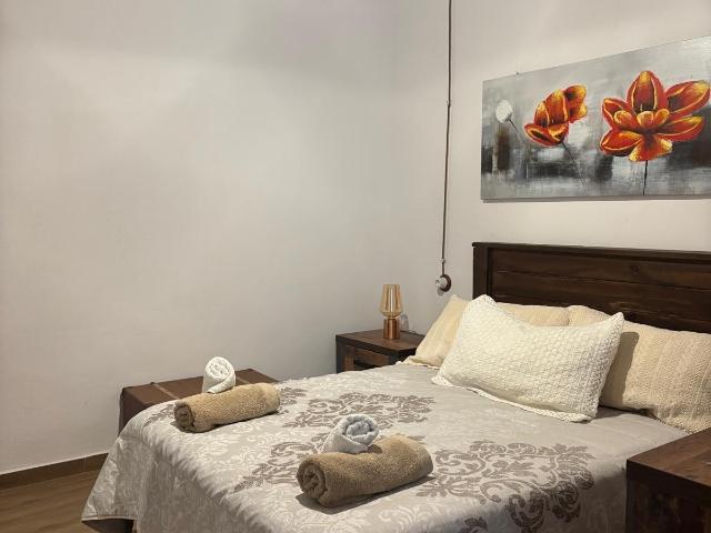 ¡Moderno Apartamento Reformado en el Corazón de Granada!