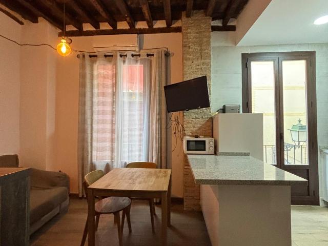 ¡Moderno Apartamento Reformado en el Corazón de Granada!