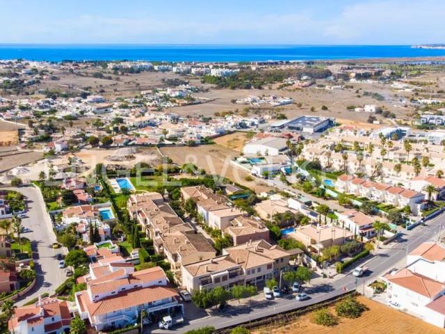 Moderno apartamento T1 com terraço e piscina, próximo da Gal. 61m² Guia