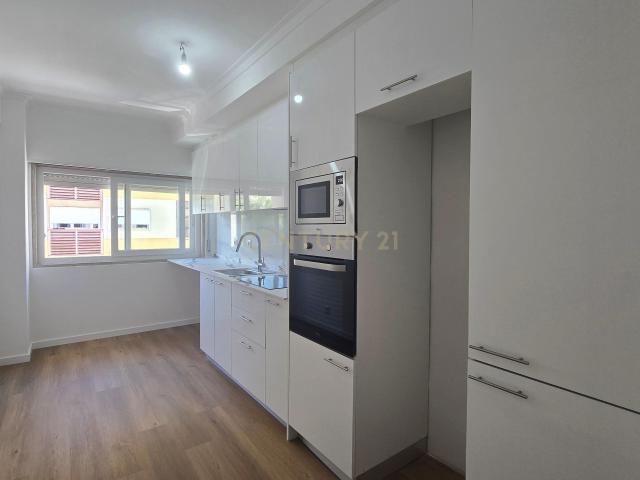 Moderno Apartamento T1 em Venteira, Amadora